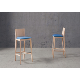 Taburete cocina madera moderno modelo Cleo de comedor de Funcional Mobiliario Altair.jpg
