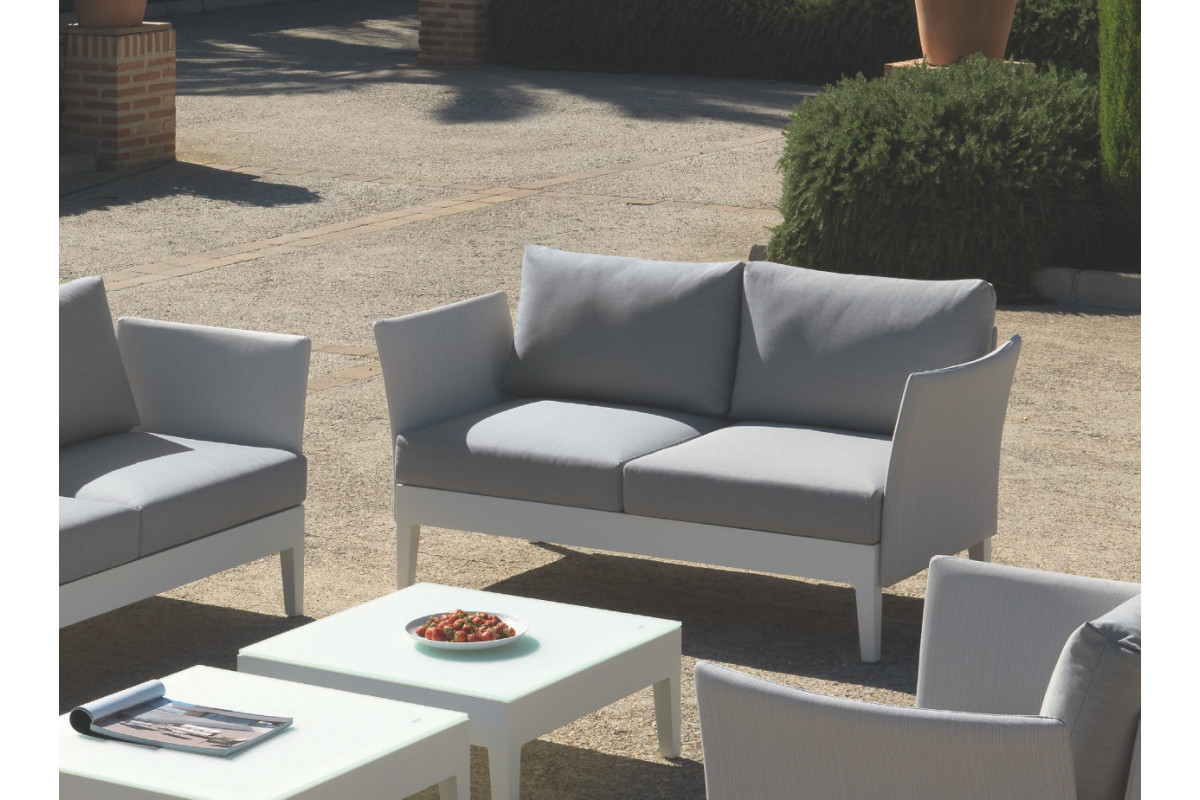 Sofá de dos plazas de jardín modelo Capri 182 de la firma Arkimueble