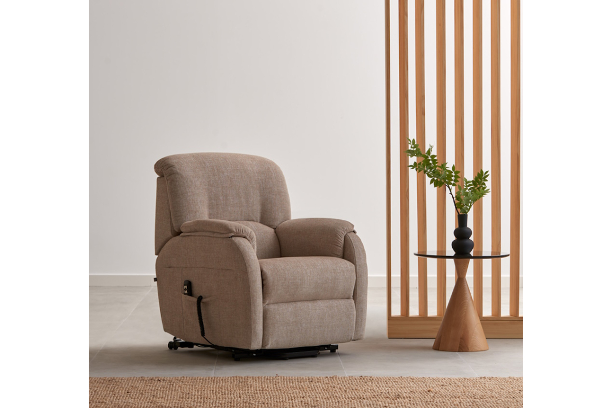 Sillón clásico de relax apertura manual o eléctrica modelo Gravity de Reyes Ordoñez