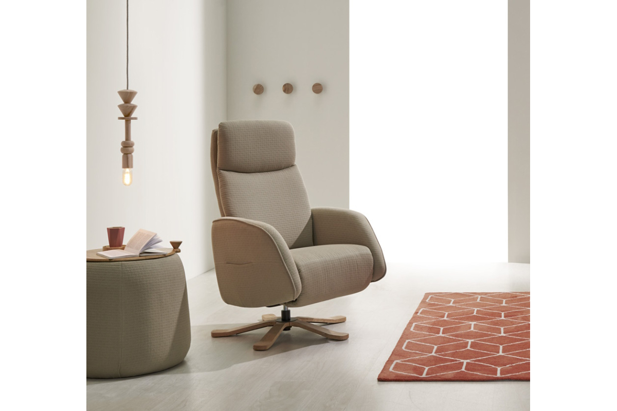 Sillón moderno de relax apertura manual o eléctrica modelo Panda con diseño minimalista de Reyes Ordoñez