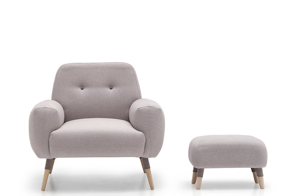 Sillón butaca moderna con reposapies modelo Mona de Reyes Ordoñez