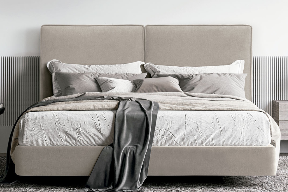 Cama tapizada moderna con cabezal modelo Venecia de La Premier