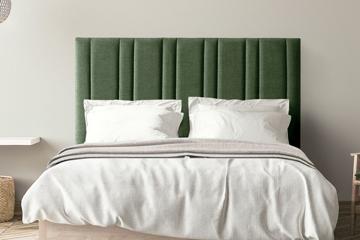 Cama tapizada moderna con cabezal modelo Nepal de La Premier
