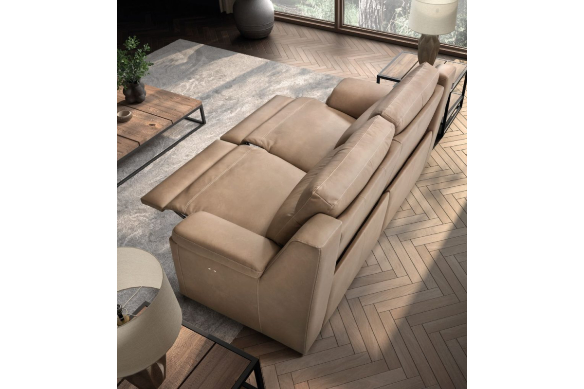 Sofá con diseño clásico modelo Viena con asientos de relax eléctricos de Pedro Ortiz